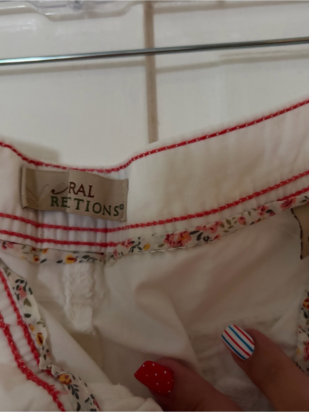 Natural Reflections Women’s Cream Cargo Shorts - Picture 2 of 3